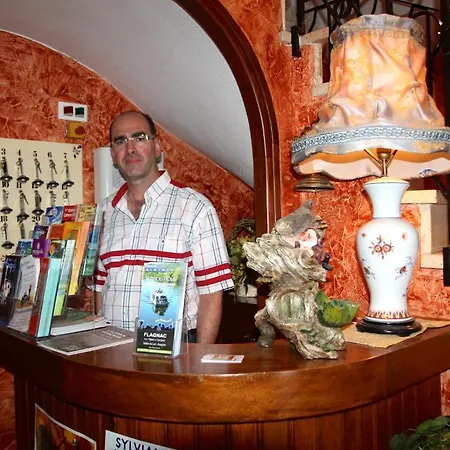 Hotel Restaurant Des Deux Vallées Entraygues-sur-Truyère